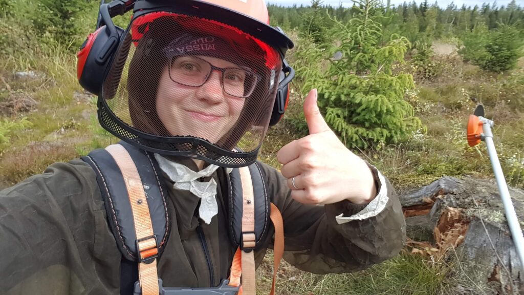Sote-alan sijaan työ ja ura löytyivät metsästä. Metsuritöitä tehdessä fiilis on hyvä.